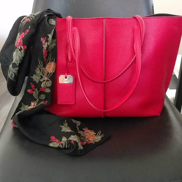 Tod's Joy Tote ❤️❤️ - Picture 3 of 17